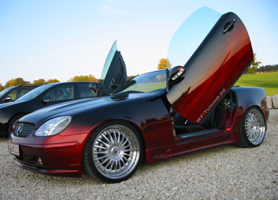 Mercedes SLK mit Lambo-Style-Doors